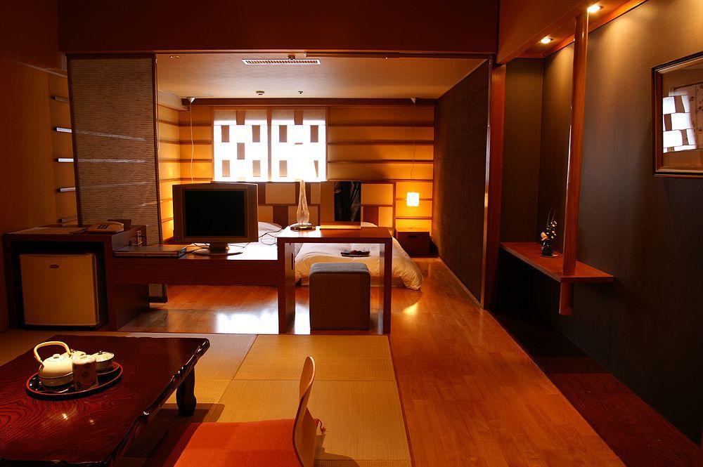 Hotel Ichiei Osaka Esterno foto